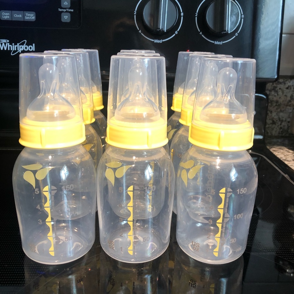 11 Medela bottles - 5oz